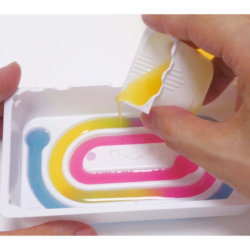 حلوى جيلاتينية طويلة بألوان قوس قزح